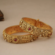 BROAD GOLD PLATED STONE BANGLE SET