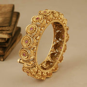 FLORAL MOTIF GOLD PLATED STONE OPENABLE KADA